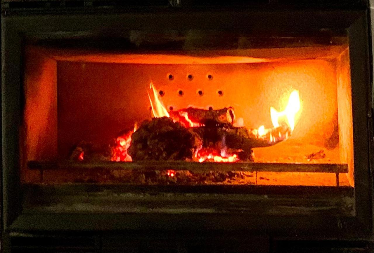 Alojamiento Con Amplio Salon Y Chimenea. Lägenhet Valverde  Exteriör bild