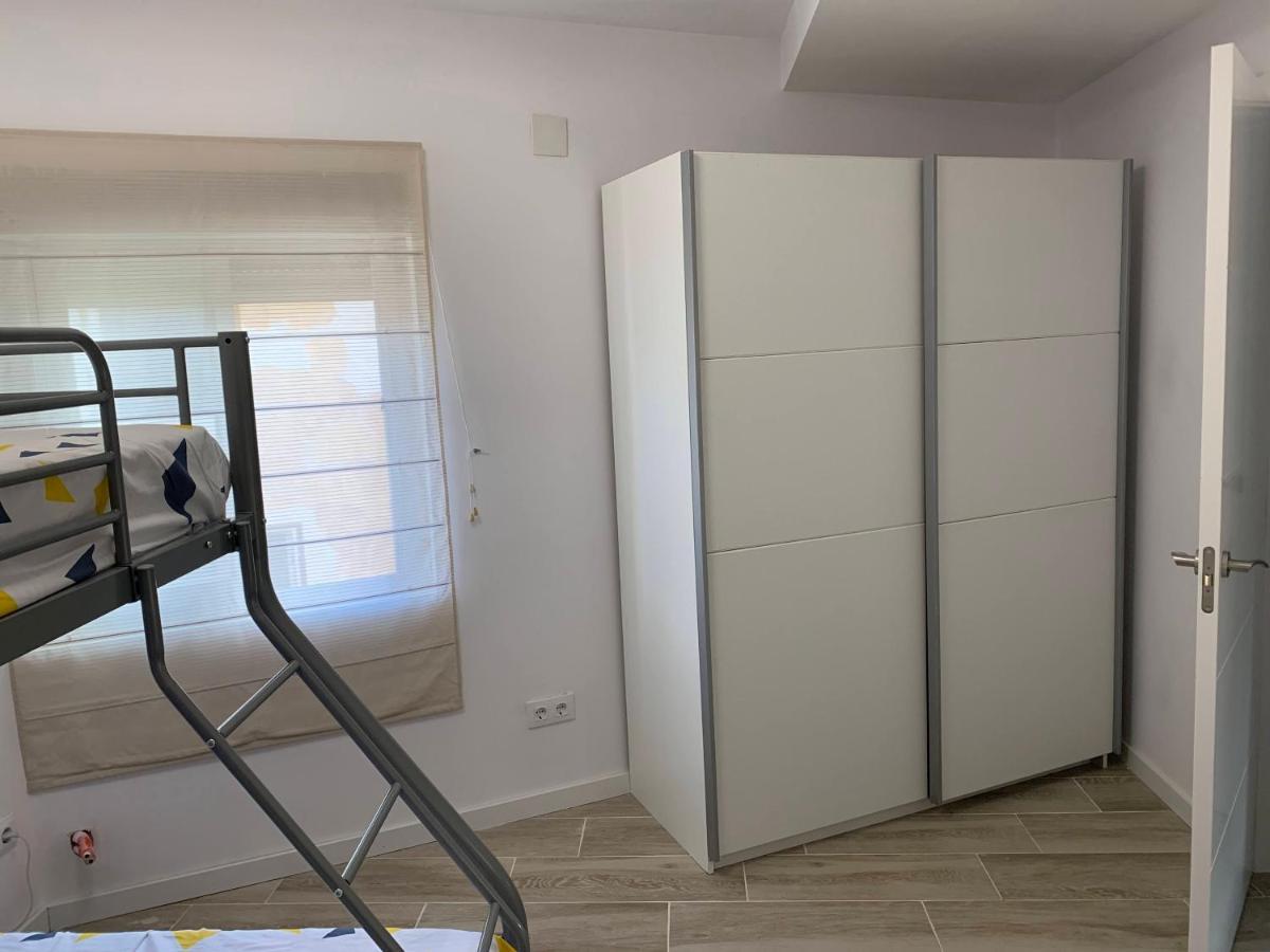 Alojamiento Con Amplio Salon Y Chimenea. Lägenhet Valverde  Exteriör bild